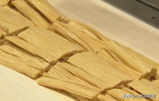 山东小伙捡破烂为生,无意发现酒瓶里的商机,如今1年净赚2个亿赚钱商机项目大全插图13 山东小伙捡破烂为生,无意发现酒瓶里的商机,如今1年净赚2个亿赚钱商机项目大全插图13